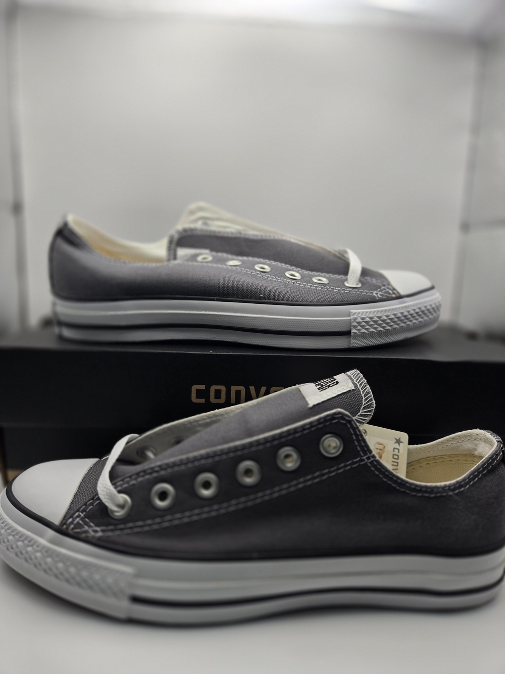 Mens Sz 7 Converse Low Top Canvas Sneakers in Charcoal Gray and White- New